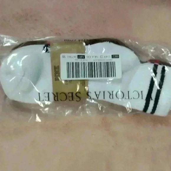 Pink VS socks 4 pair bundle new in packagin - Picture 3 of 4